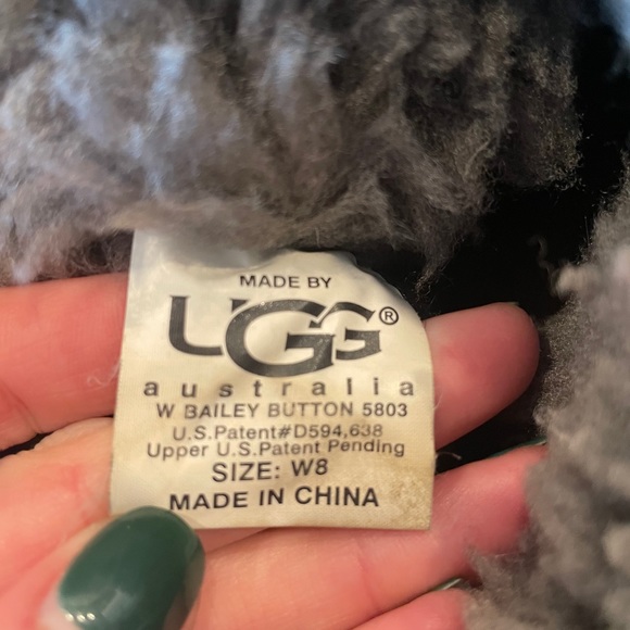 UGGS- Gray. Slightly used. Size 8W - Picture 8 of 8